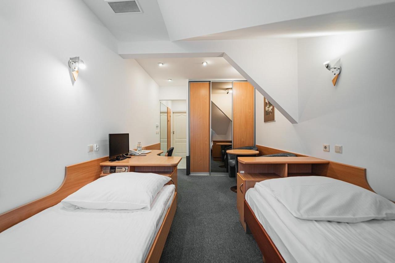 Elita Hotel & Restauracja Iwonicz-Zdrój Exteriör bild