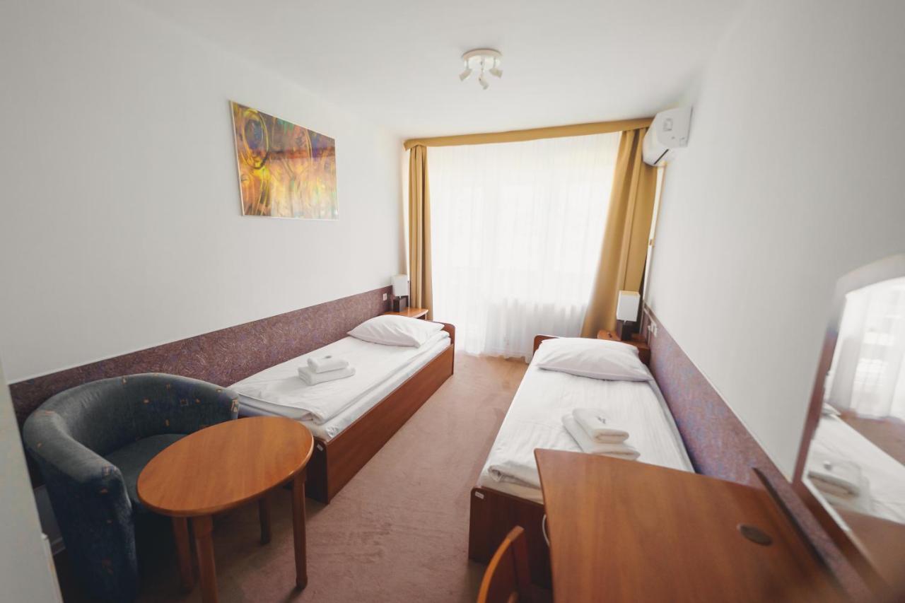 Elita Hotel & Restauracja Iwonicz-Zdrój Exteriör bild