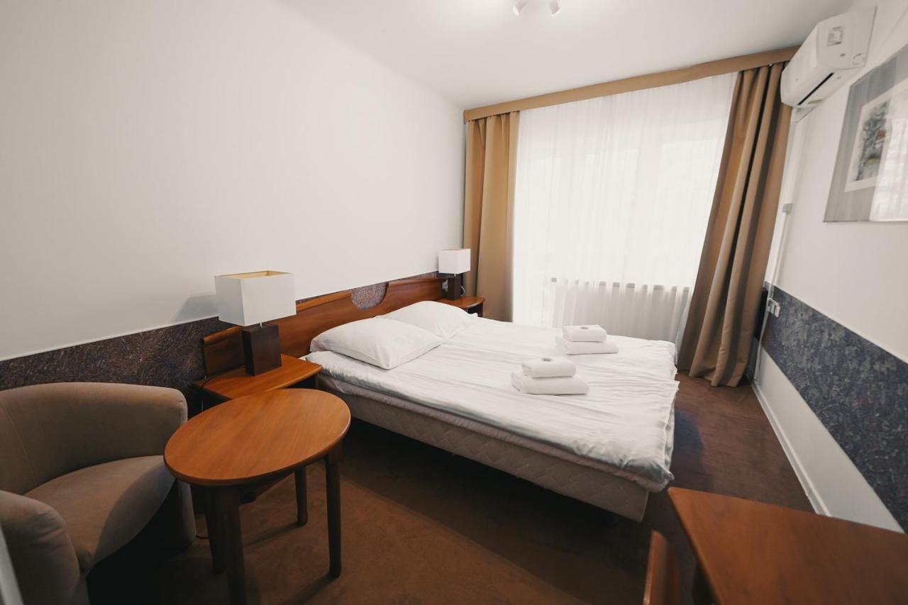 Elita Hotel & Restauracja Iwonicz-Zdrój Exteriör bild