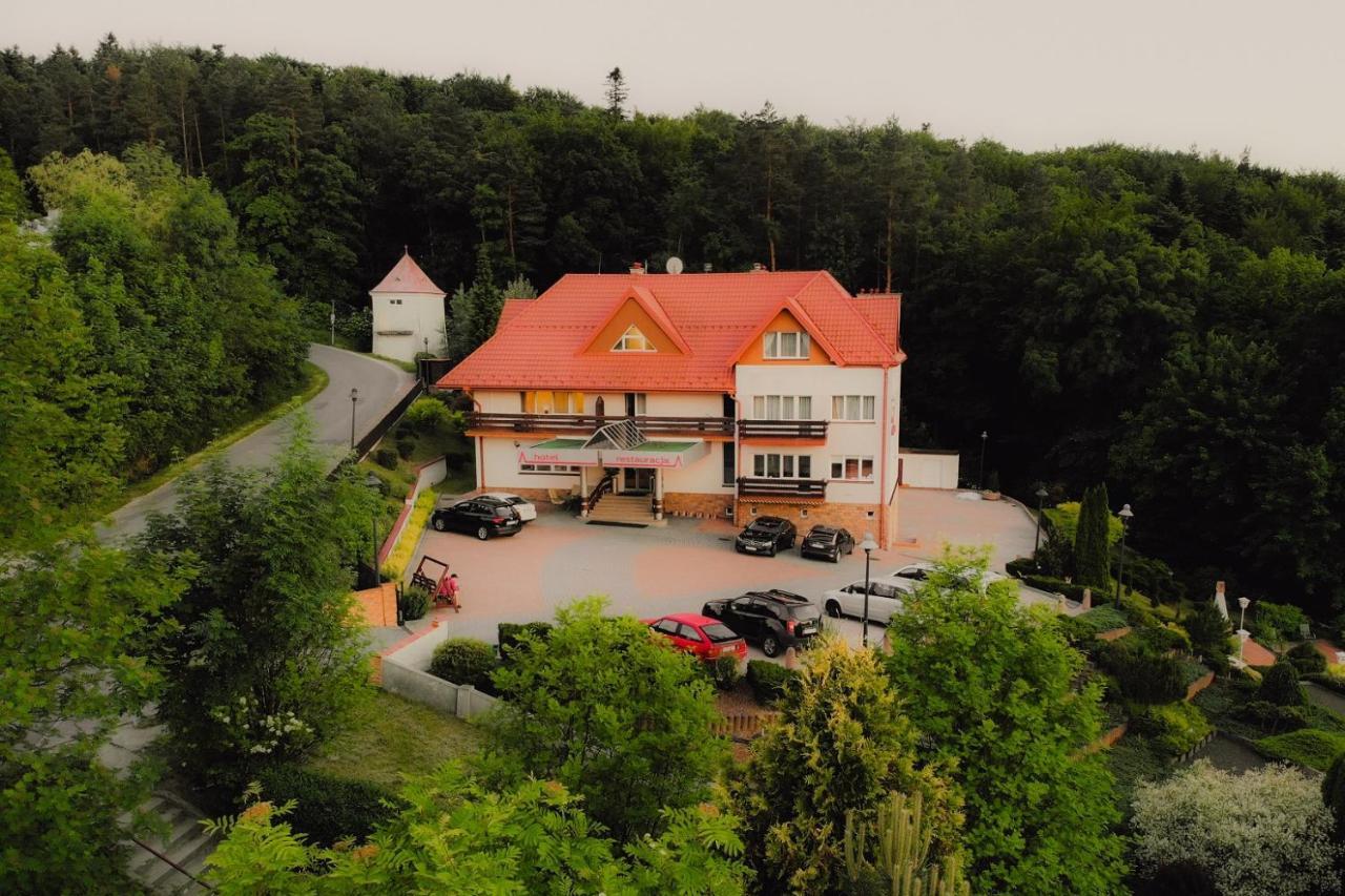 Elita Hotel & Restauracja Iwonicz-Zdrój Exteriör bild