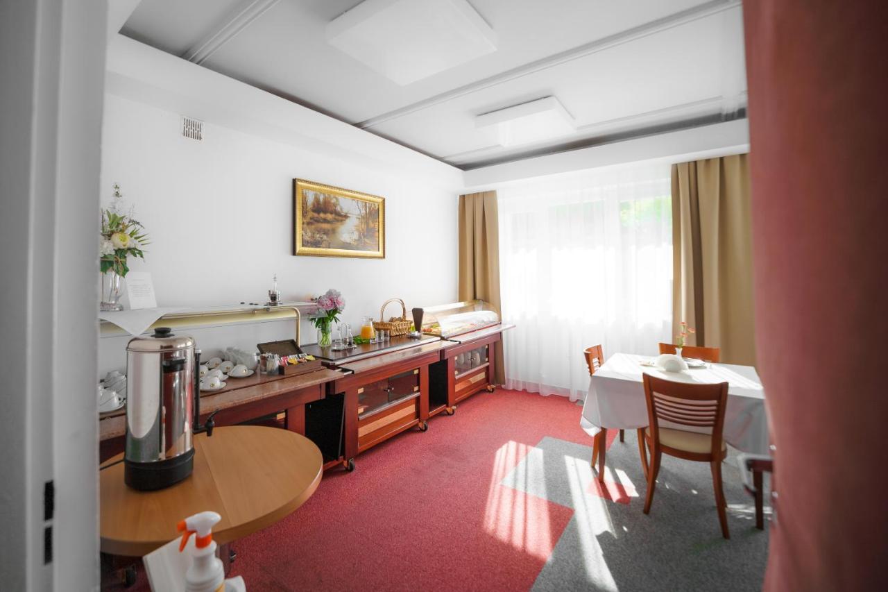 Elita Hotel & Restauracja Iwonicz-Zdrój Exteriör bild