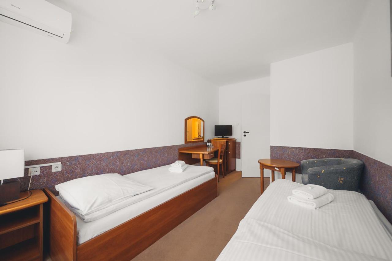 Elita Hotel & Restauracja Iwonicz-Zdrój Exteriör bild