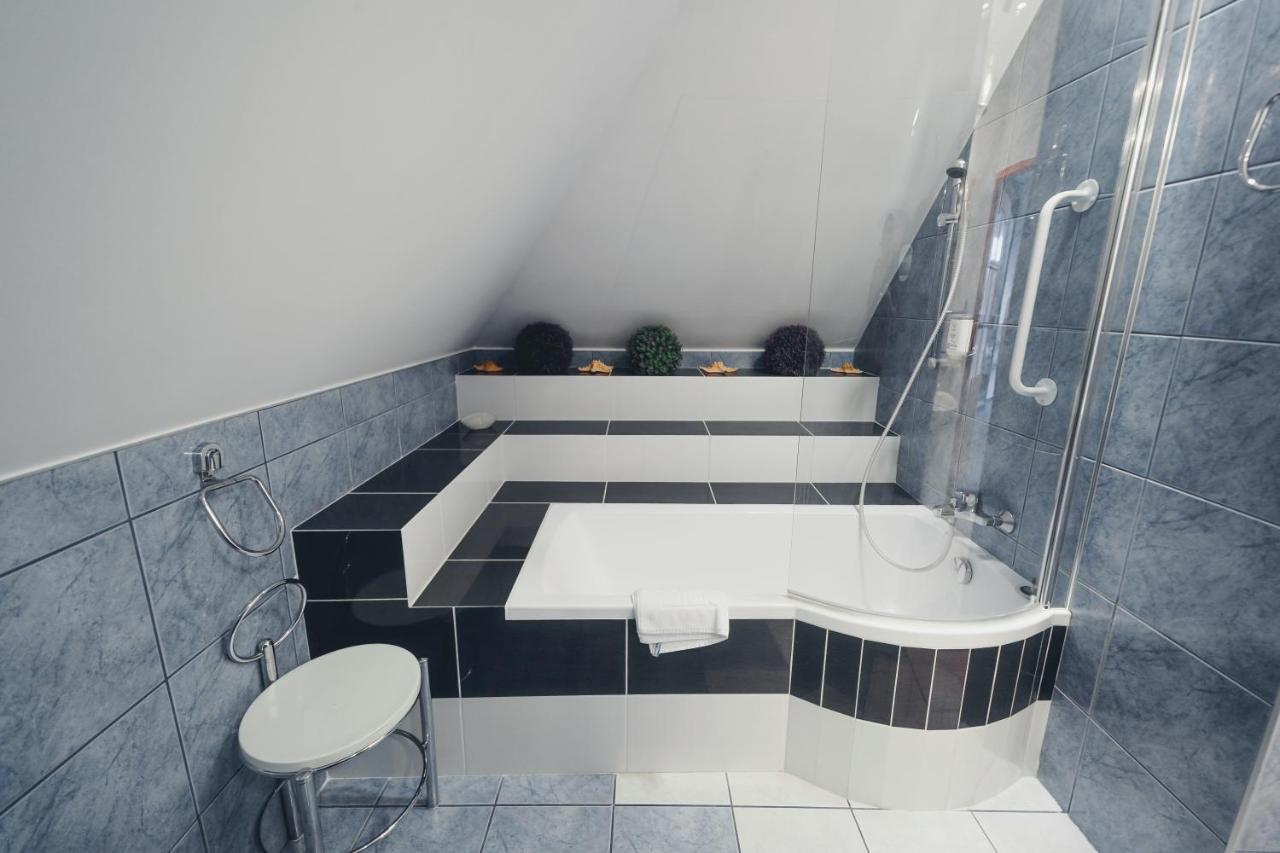 Elita Hotel & Restauracja Iwonicz-Zdrój Exteriör bild