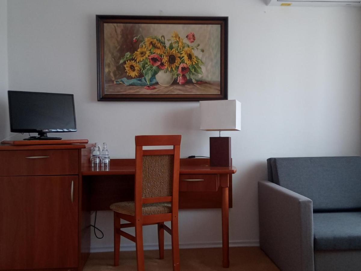 Elita Hotel & Restauracja Iwonicz-Zdrój Exteriör bild