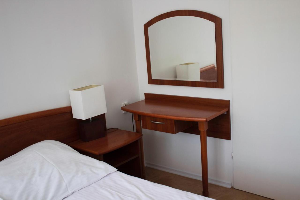 Elita Hotel & Restauracja Iwonicz-Zdrój Exteriör bild
