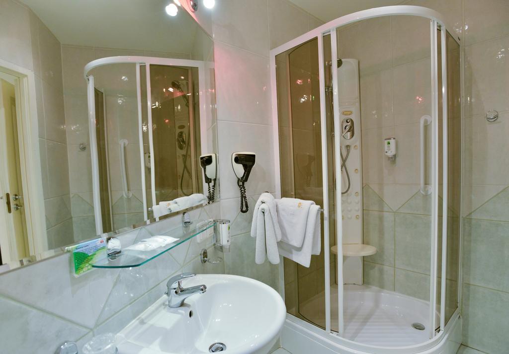 Elita Hotel & Restauracja Iwonicz-Zdrój Rum bild