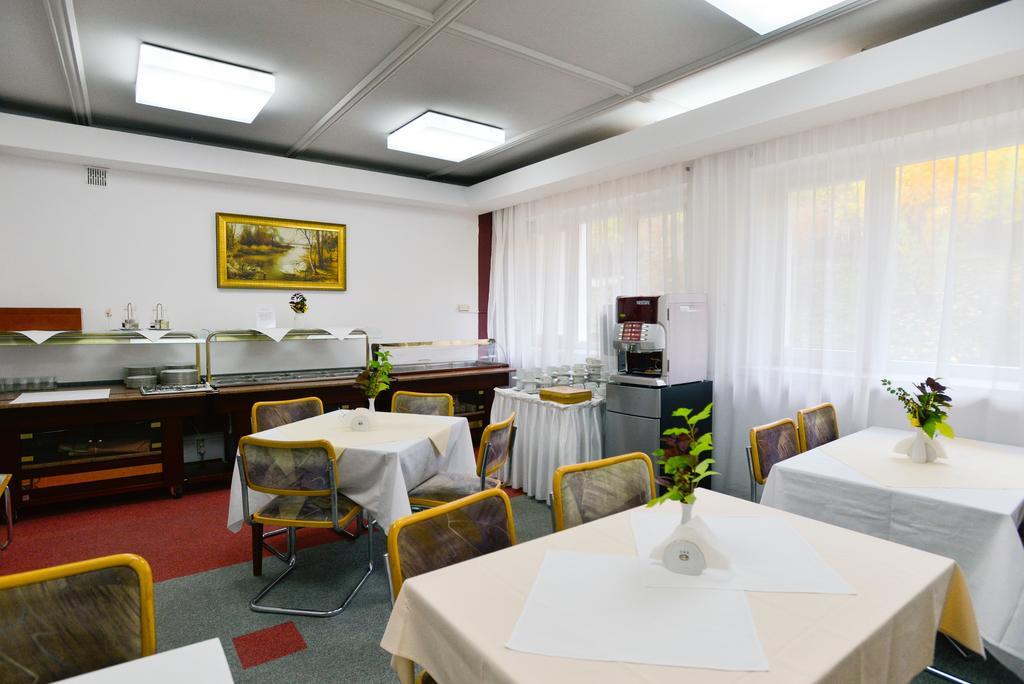 Elita Hotel & Restauracja Iwonicz-Zdrój Exteriör bild